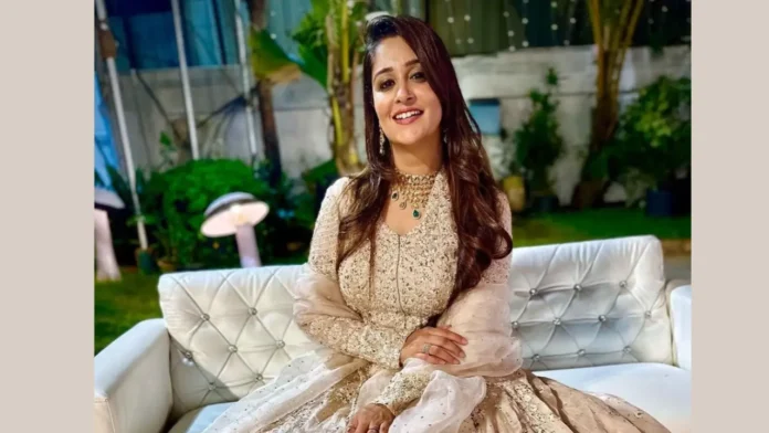 dipika kakad ka jivan parichay
