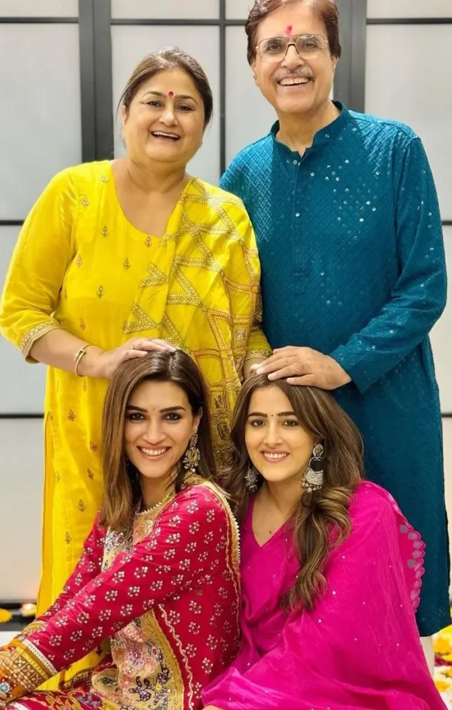 कृति सेनन की बेहतरीन फ़िल्मोंग्राफी।,कृति सेनन क़हाँ तक पढ़ाई की है?,कृति सेनन कितने साल की है?,कृति सेनन की फ़िल्मोंग्राफी,कृति सेनन का घर कहाँ है? कृति सेनन की बेहतरीन फ़िल्मोंग्राफी।
