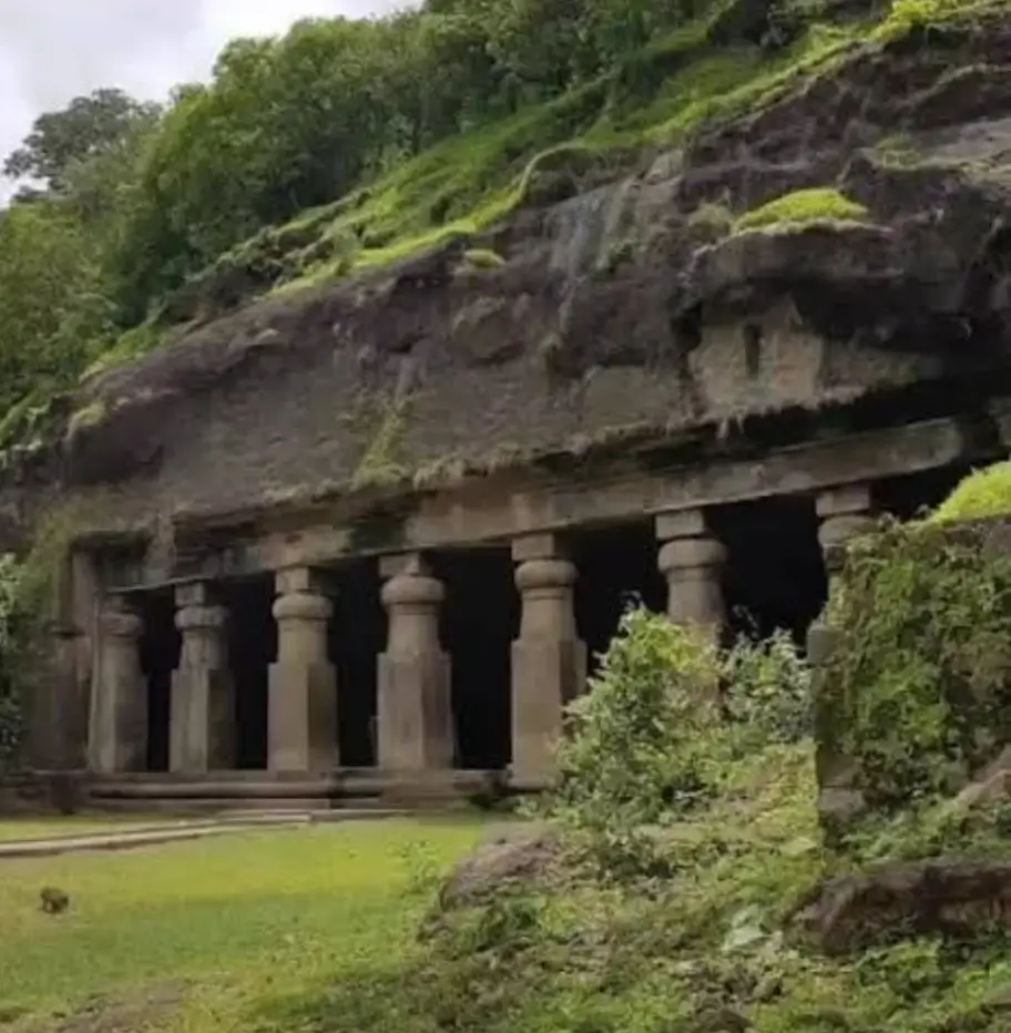 Best 10 Places to Visit In Mumbai,गेटवे ऑफ़ इंडिया,जुहू बीच,मरीन ड्राइव:,सिद्धिविनायक मंदिर: Best 10 Places to Visit In Mumbai