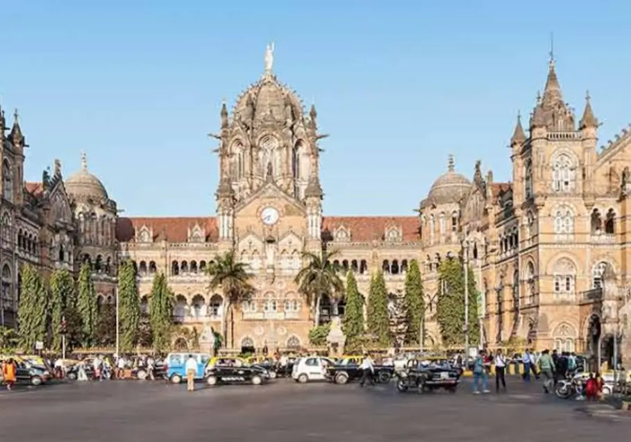 Best 10 Places to Visit In Mumbai,गेटवे ऑफ़ इंडिया,जुहू बीच,मरीन ड्राइव:,सिद्धिविनायक मंदिर: Best 10 Places to Visit In Mumbai