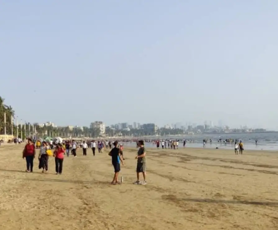 Best 10 Places to Visit In Mumbai,गेटवे ऑफ़ इंडिया,जुहू बीच,मरीन ड्राइव:,सिद्धिविनायक मंदिर: Best 10 Places to Visit In Mumbai