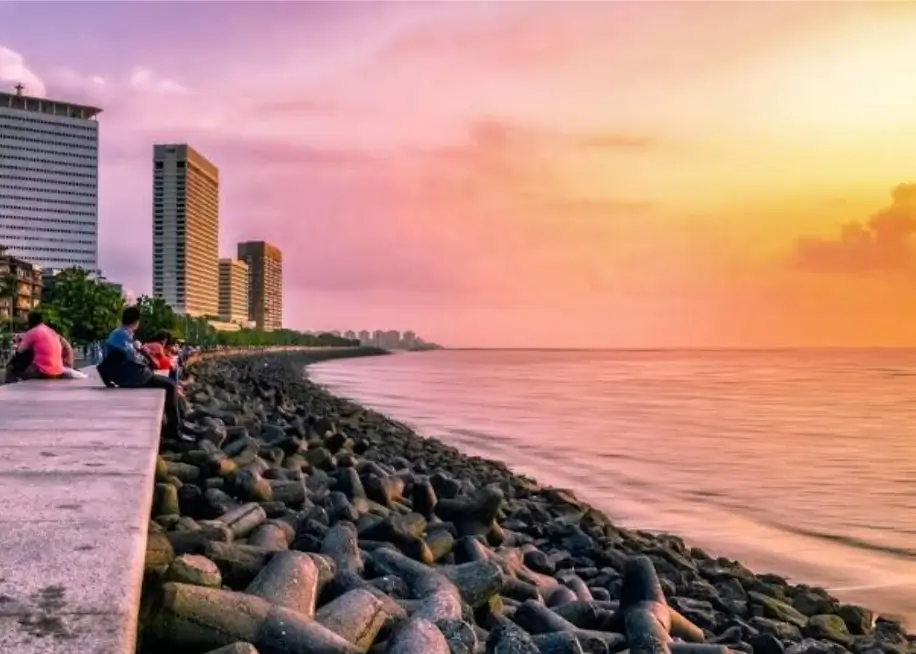 Best 10 Places to Visit In Mumbai,गेटवे ऑफ़ इंडिया,जुहू बीच,मरीन ड्राइव:,सिद्धिविनायक मंदिर: Best 10 Places to Visit In Mumbai