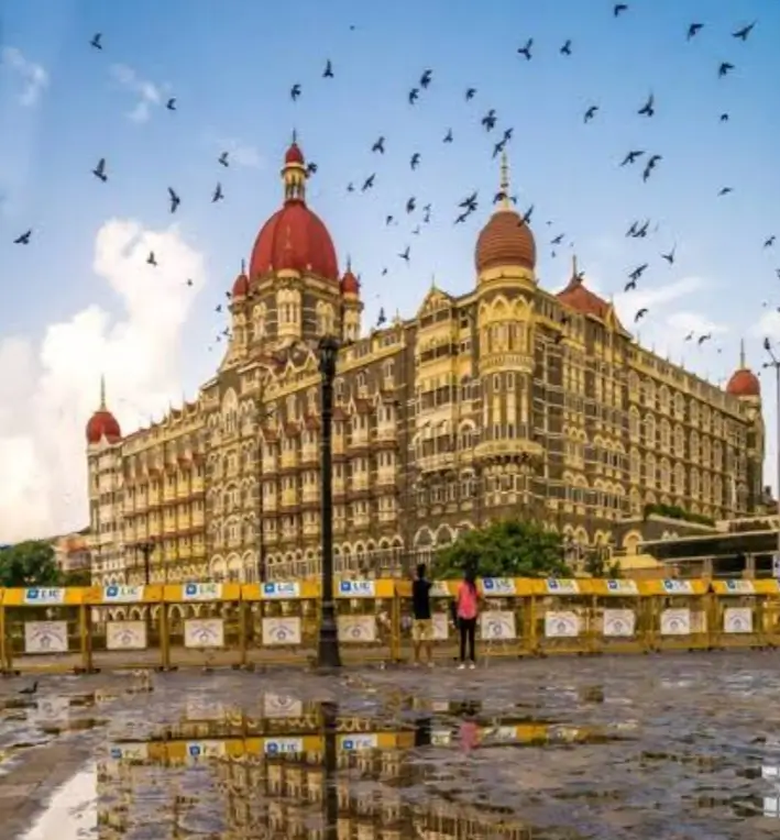 Best 10 Places to Visit In Mumbai,गेटवे ऑफ़ इंडिया,जुहू बीच,मरीन ड्राइव:,सिद्धिविनायक मंदिर: Best 10 Places to Visit In Mumbai