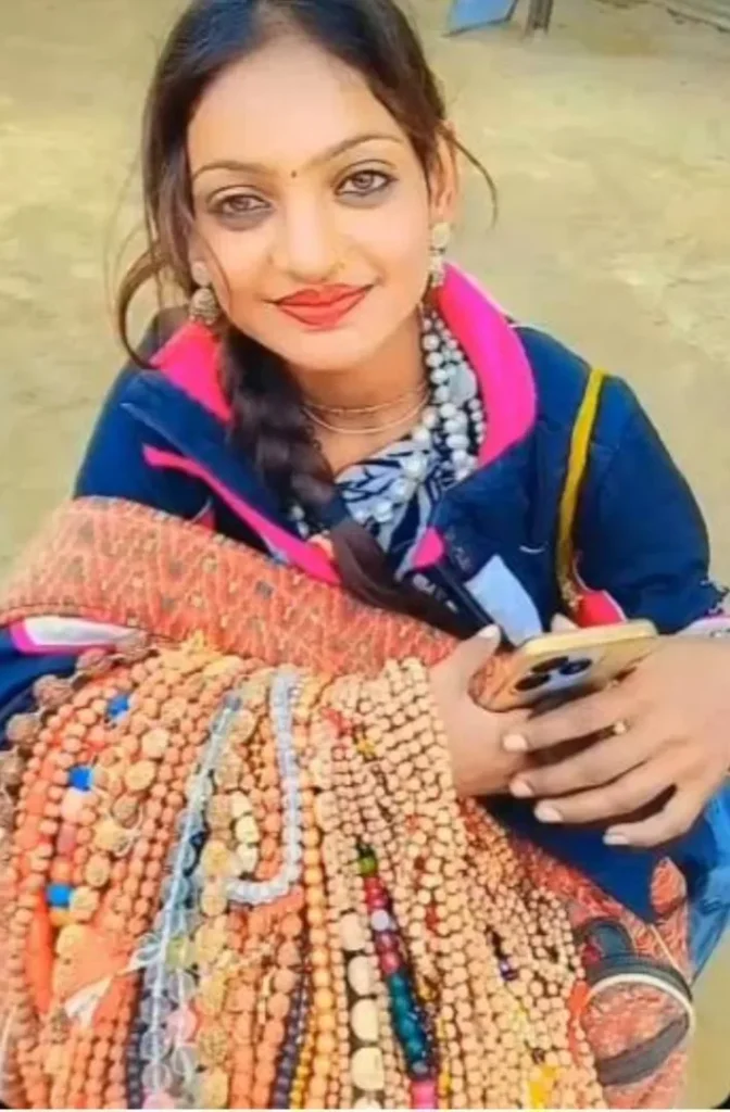 Viral Girl Monalisa 2025,कौन है मोनालिसा,कैसे पॉपुलर हुई मोनालिसा,मोनालिसा को मिला फिल्मों का ऑफर Viral Girl Monalisa 2025