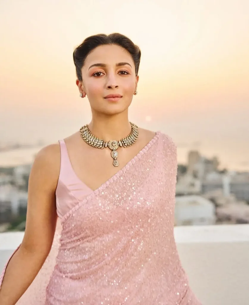 Alia Bhatt Net Worth,आलिया भट्ट कौन है?,आलिया भट्ट का शुरुआती करियर,आलिया भट्ट का नेट वर्थ Alia Bhatt Net Worth