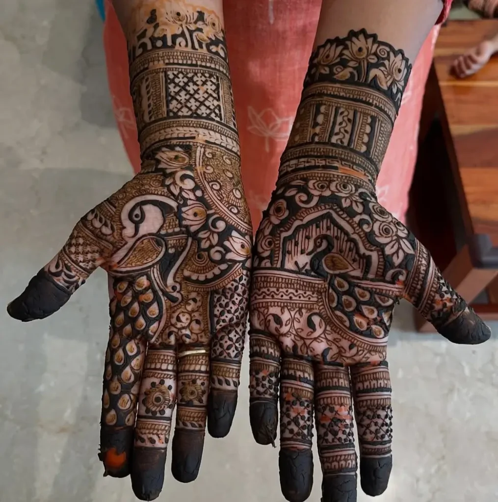 Latest Indian Bridal Mehandi Designs,फ़्लॉवर मेहंदी डिज़ाइन:,अरेबिक मेहंदी डिज़ाइन:,मोर डिज़ाइन:,दुल्हा-दुल्हन मेहंदी डिज़ाइन: Latest Indian Bridal Mehandi Designs