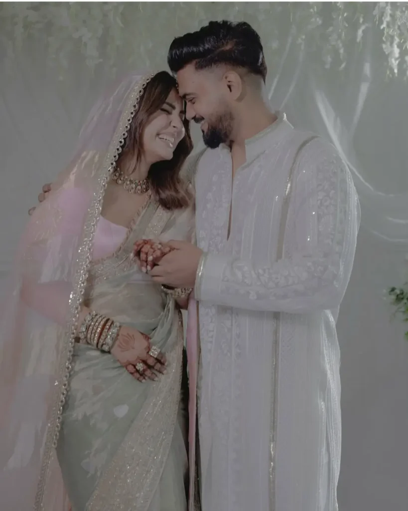 हिना खान एवं रॉकी जायसवाल,हिना खान एवं रॉकी जायसवाल के वेडिंग आउटफिट की क्यों हो रही है चर्चा,हिना खान का करियर,Hina Khan Wedding हिना खान एवं रॉकी जायसवाल