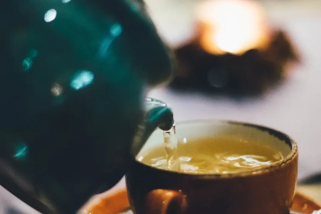 Top 5 Herbal Drinks For Weight Loss,निम्बू पानी और शहद:,जीरे का पानी,मेथी दाना का पानी:,ग्रीन टी: Top 5 Herbal Drinks For Weight Loss