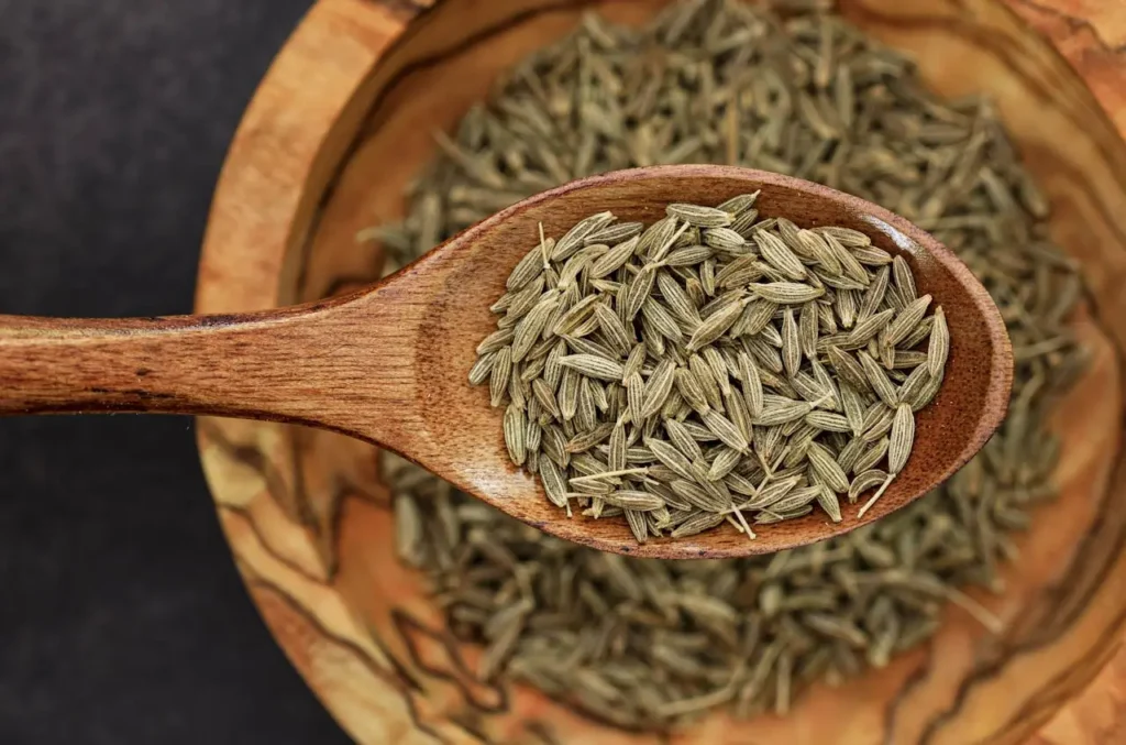Top 5 Herbal Drinks For Weight Loss,निम्बू पानी और शहद:,जीरे का पानी,मेथी दाना का पानी:,ग्रीन टी: Top 5 Herbal Drinks For Weight Loss