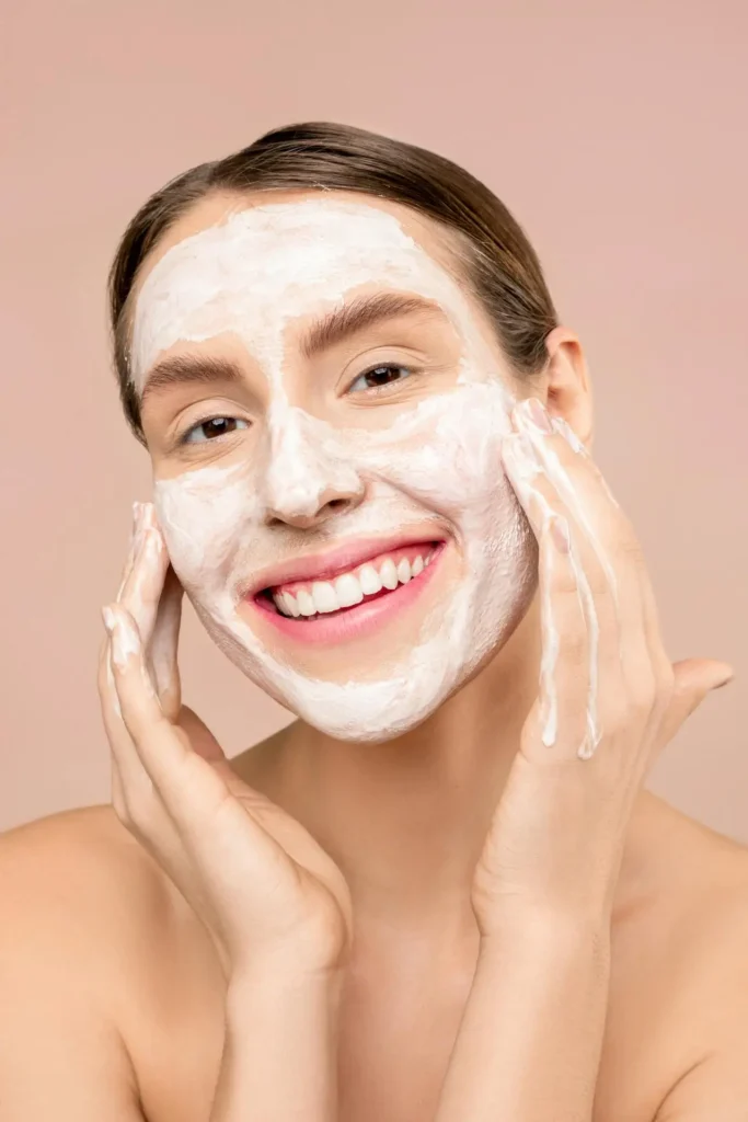 Besan Benefits For Glowing Skin,स्किन पर बेसन लगाने के बेहतरीन फायदे,बेसन का उपयोग अपने स्किन पर कैसे करे?,फेश वॉश के रूप में:,स्क्रब के रूप में: Besan Benefits For Glowing Skin