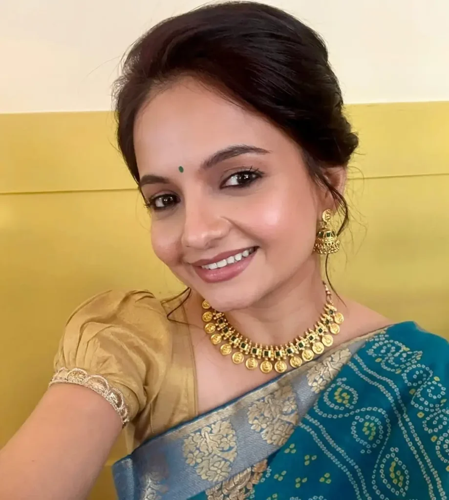 Gai Manek wedding Look,वेडिंग आउटफिट में सुन्दर दिखी एक्ट्रेस,जिया और वरुण की दोस्ती कैसे हुई?,जिया और वरुण का वर्क फ्रंट:,जिया मानेक को मिल रही बधाईयाँ: Gai Manek wedding Look