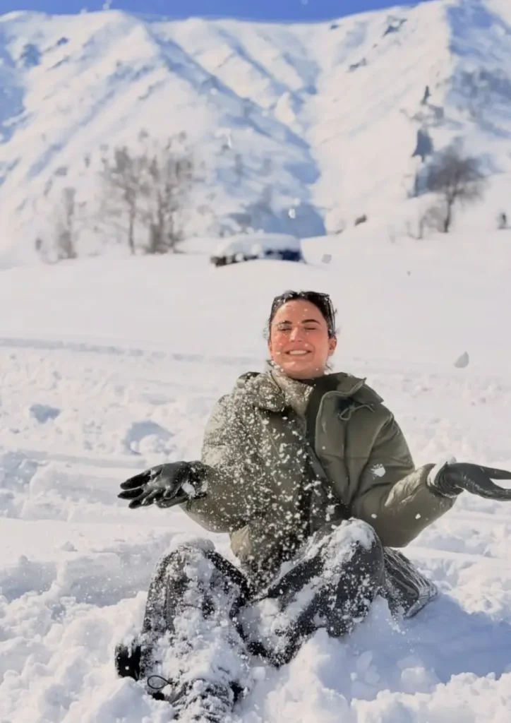 Jasmin Bhasin Enjoyed Snowfall In Gulmarg