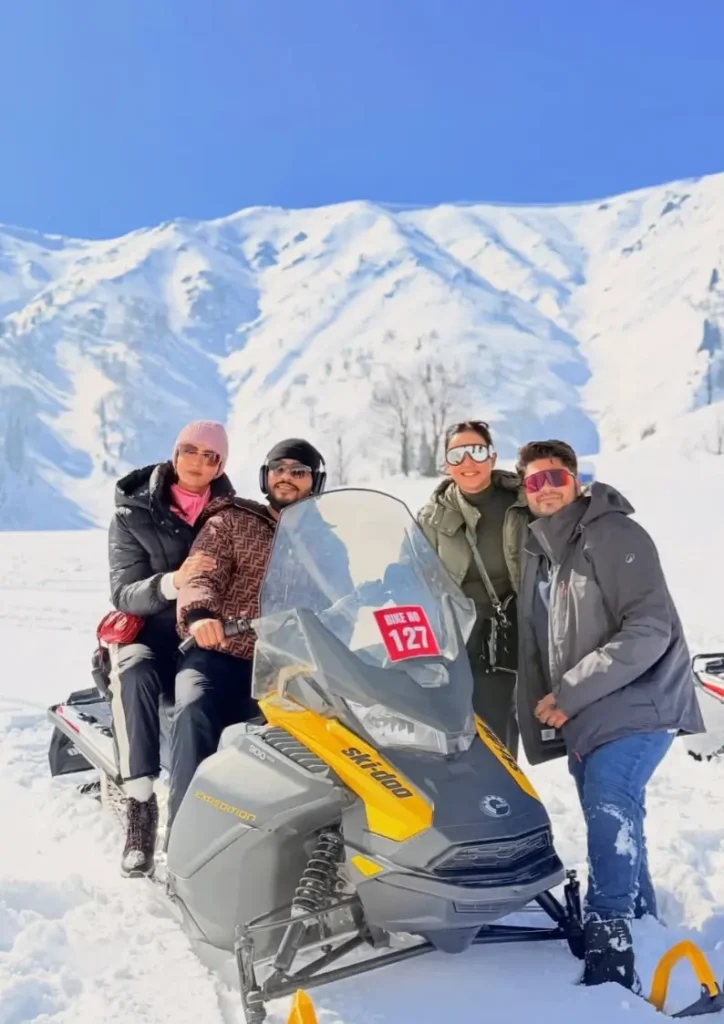 Jasmin Bhasin Enjoyed Snowfall In Gulmarg